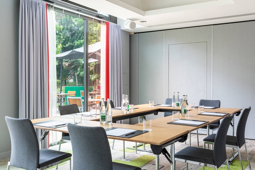 Courtyard By Marriott Paris Saint Denis 33/35