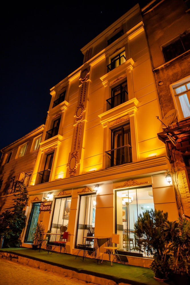 The Camelot Hotel 5/47
