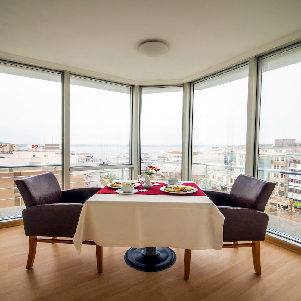 Canak Hotel 53/61
