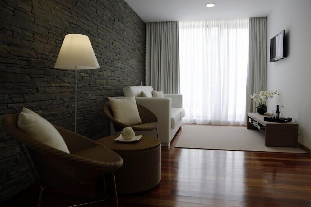 LBV HOUSE HOTEL 31/50