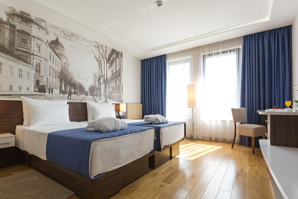 BUSINESS, KING BED