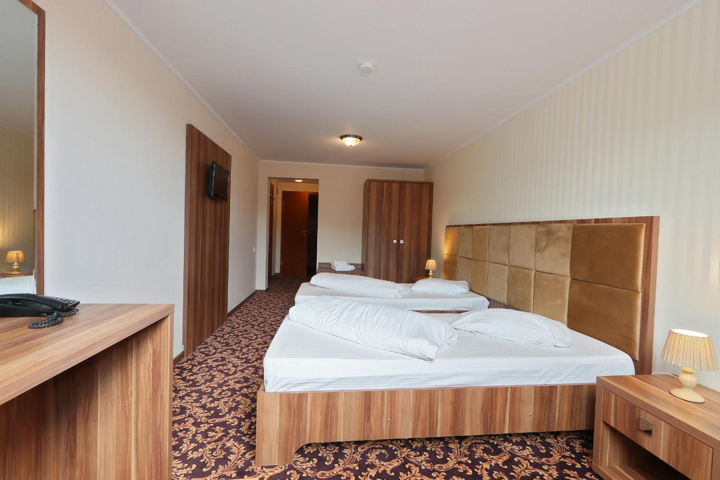 Impero Hotel 8/38