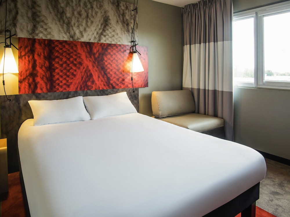 Ibis Tarbes Odos 26/64