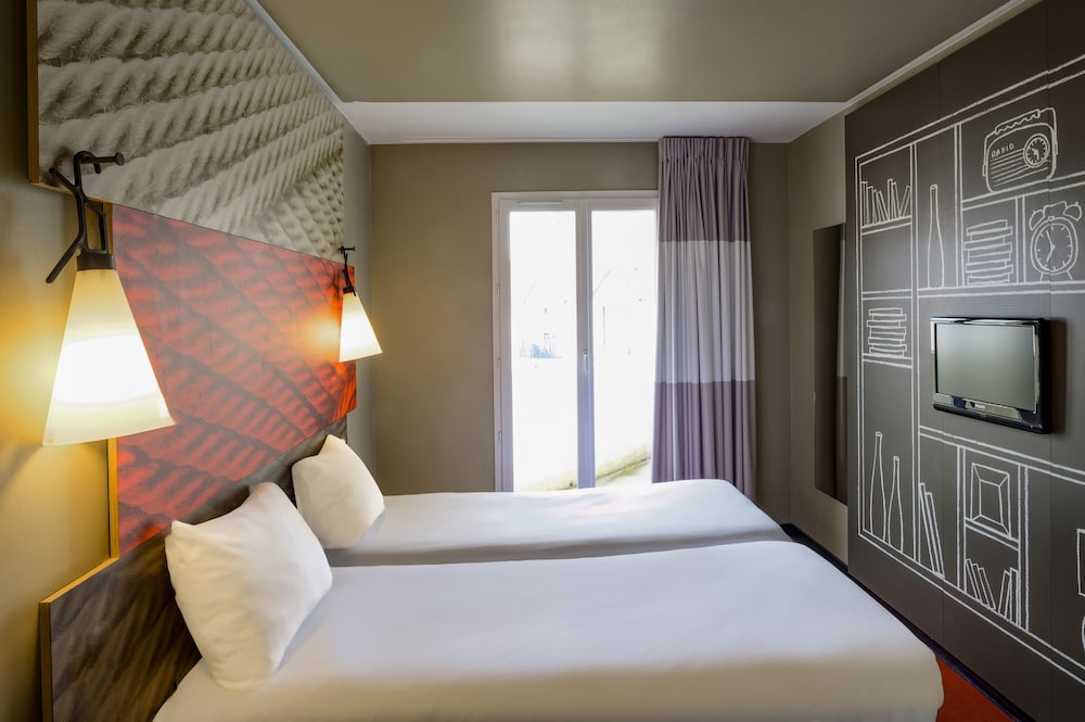 IBIS SAINT GRATIEN 15/50