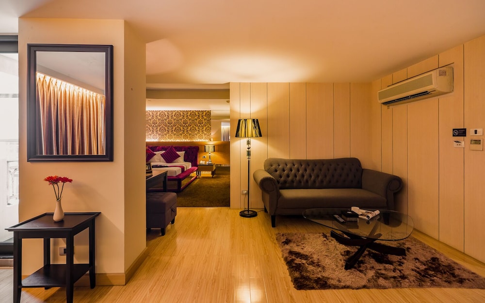 Grand Lord (Boutique) Hotel 41/59