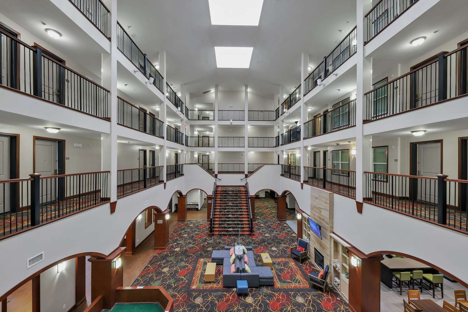 Country Inn & Suites by Radisson, Braselton, GA 31/33