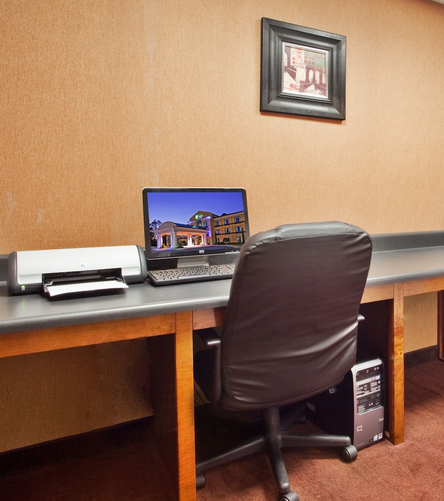 Holiday Inn Express Hotel And Suites Macon West 53/63