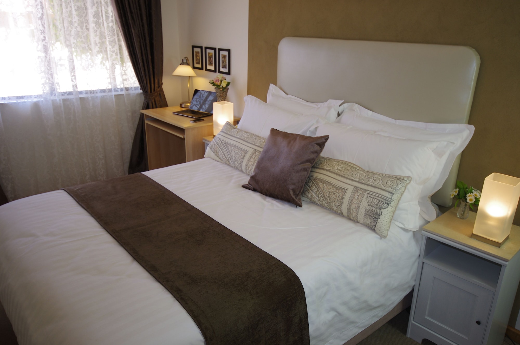 Gold, Double Bed