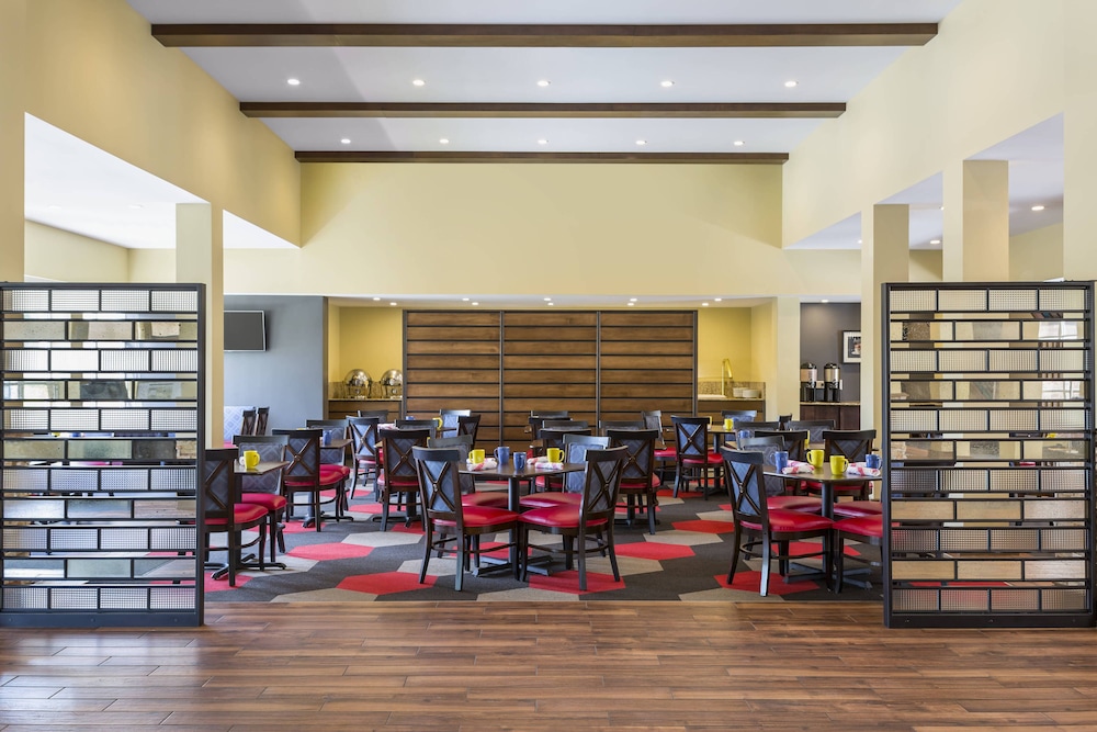 Four Points By Sheraton Buffalo Grove 17/27