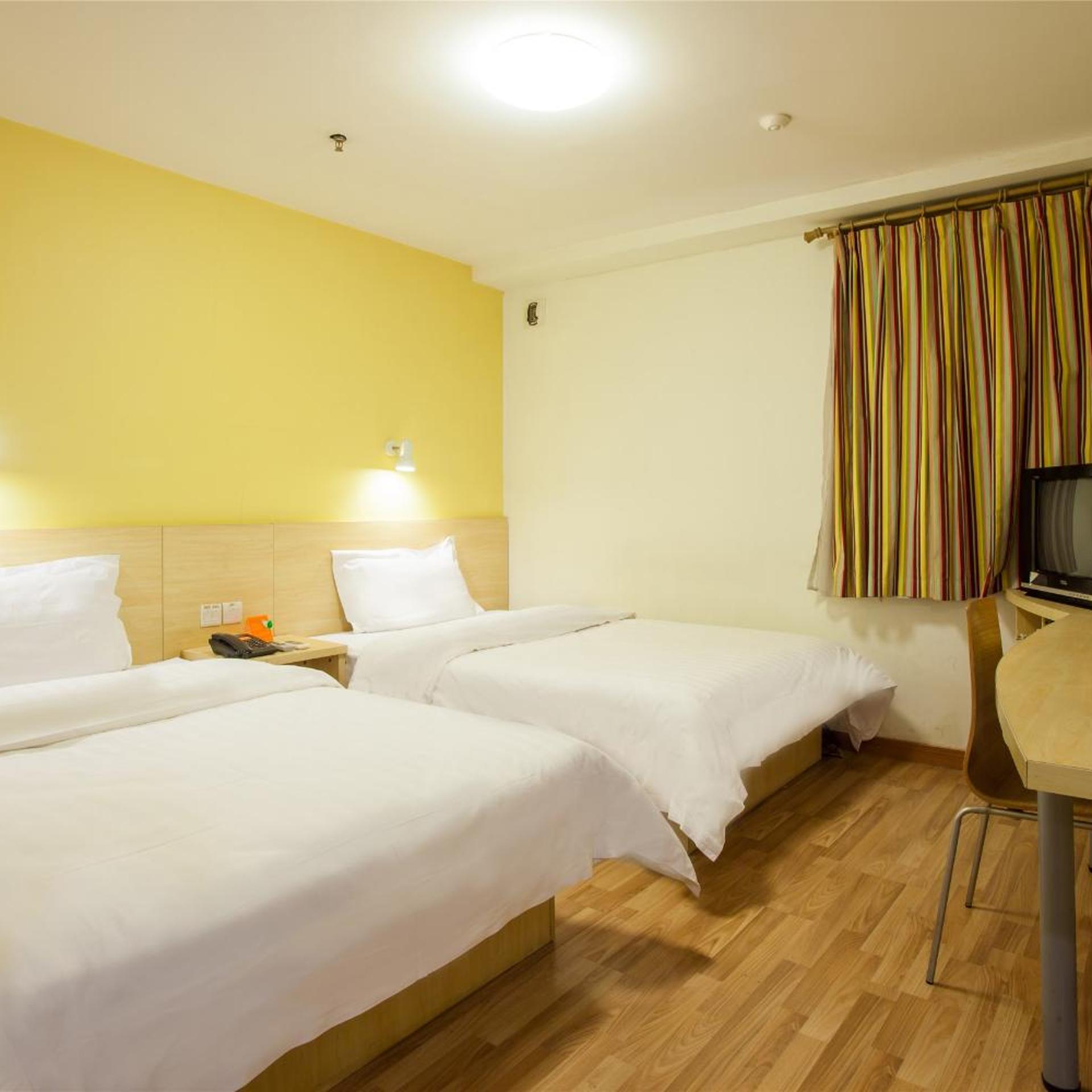 7 Days Inn (Beijing Huangcun Xingzheng Street) 12/40