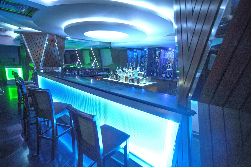 HOTEL 71 53/71