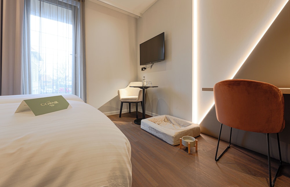 The CORNR Hotel 26/69