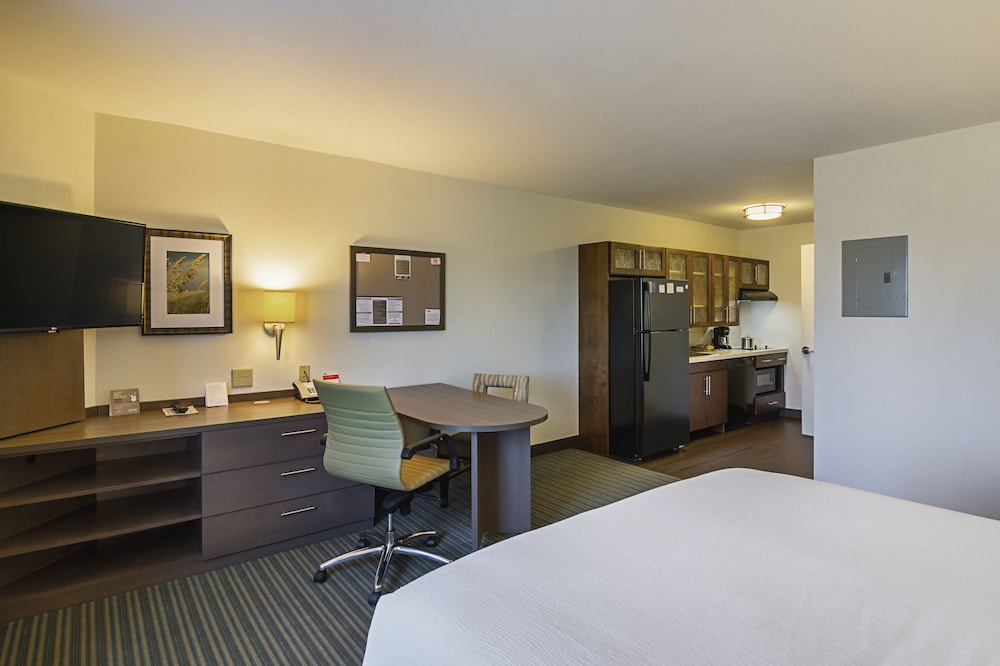 Candlewood Suites Pensacola University Area 23/58