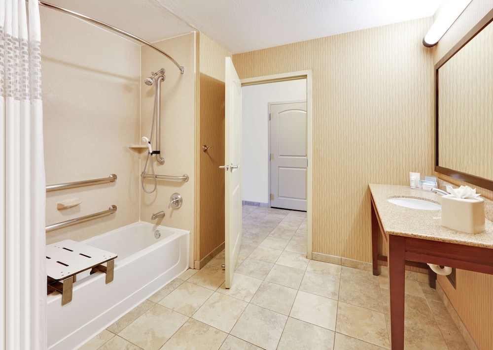 Hampton Inn and Suites Fort Worth/Forest Hill 13/46