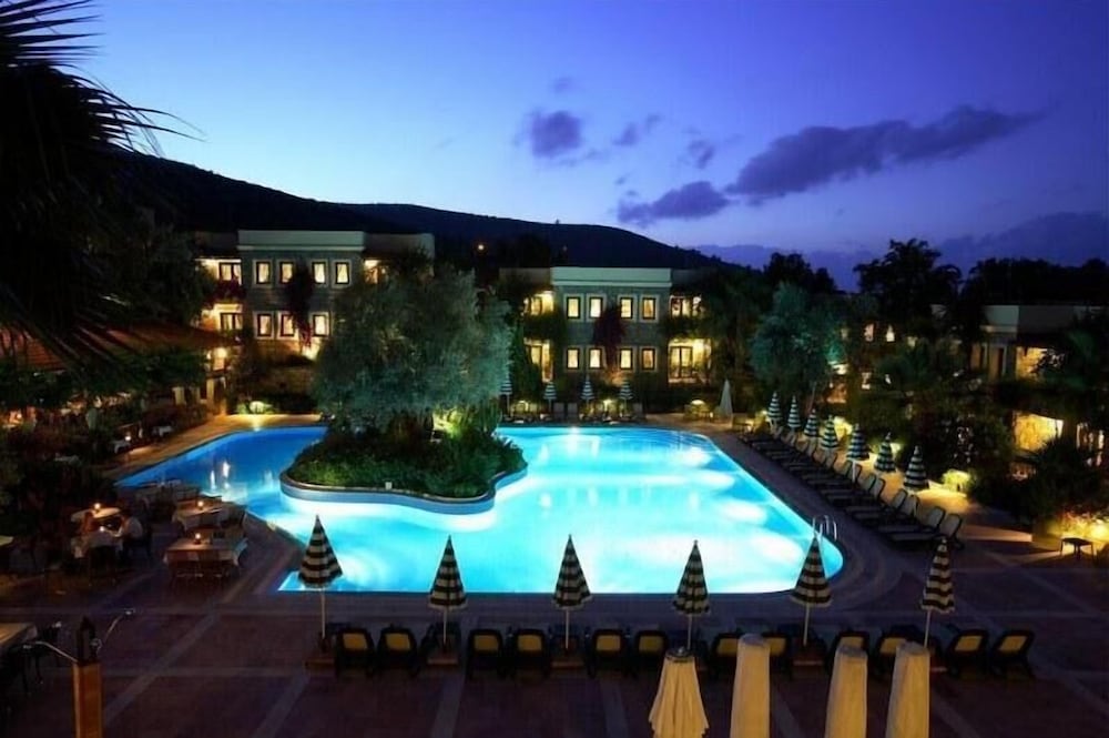ZEYTINADA HOTEL 36/45