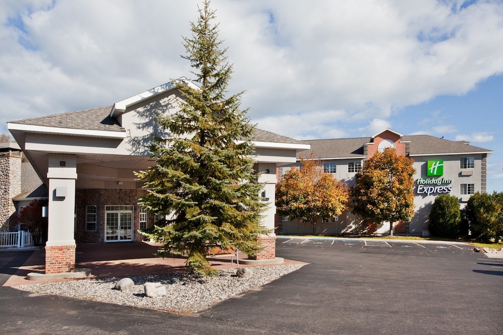 Holiday Inn Express St. Ignace-Lake Front 1/37