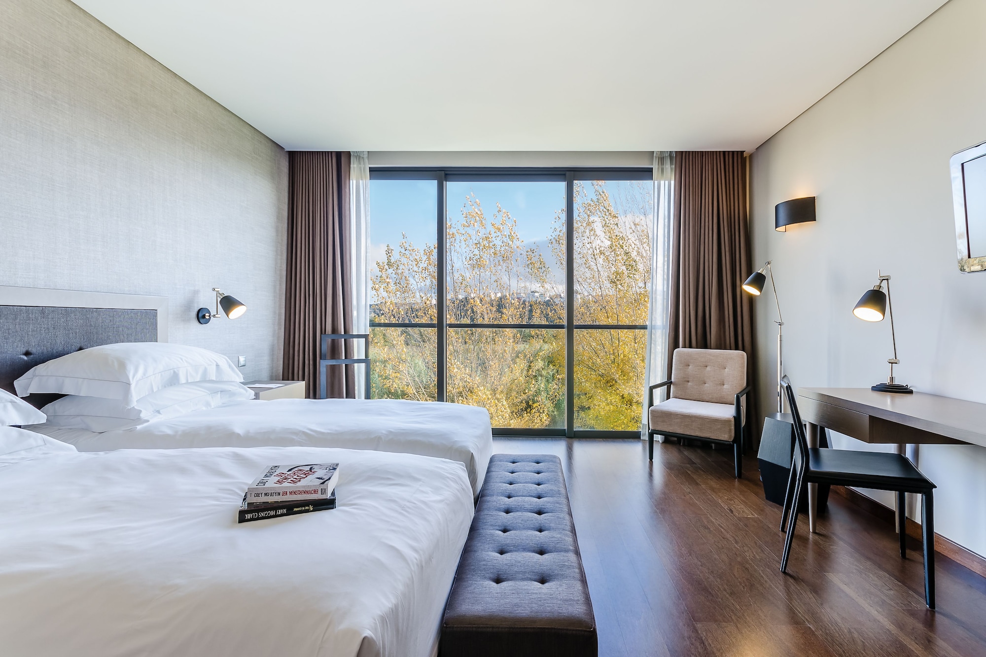 غرفة بسريرين منفصلين