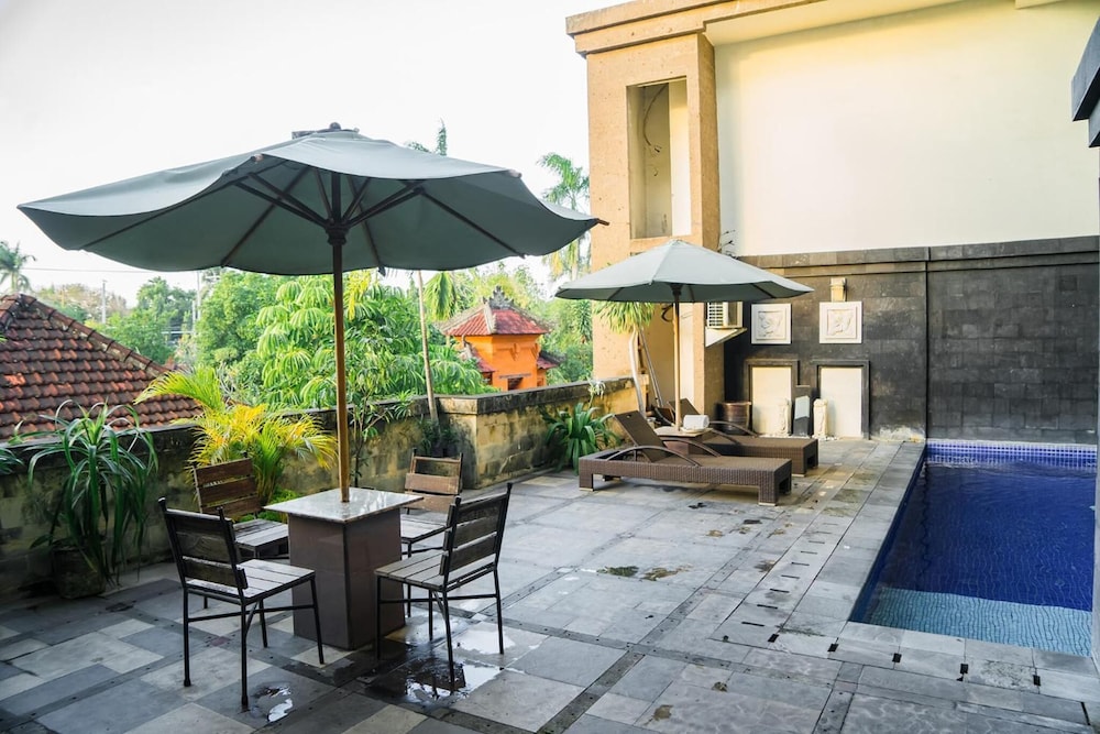 Puri Ayu Hotel 37/40