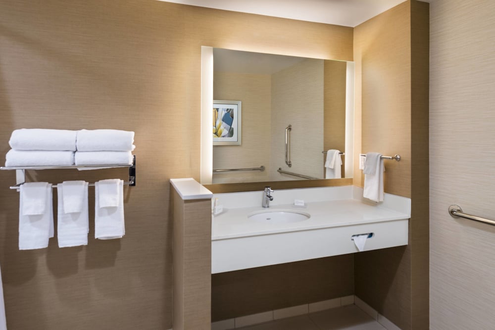 Fairfield Inn Suites Dallas Waxahachie 13/34