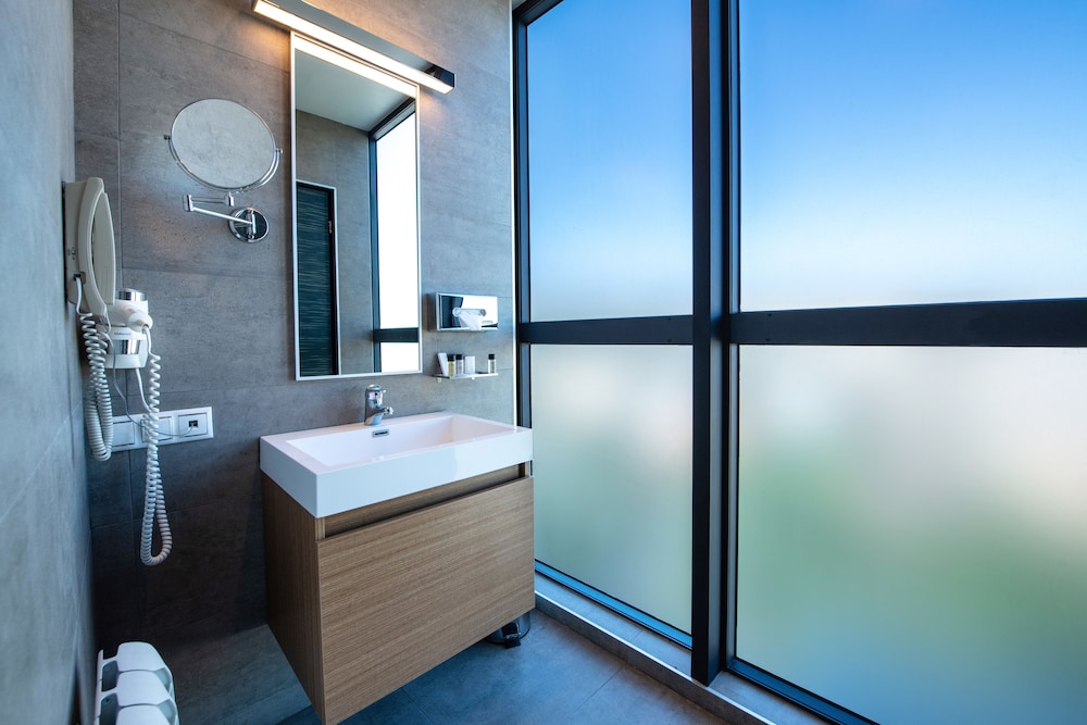 Opera Suite Hotel 50/50