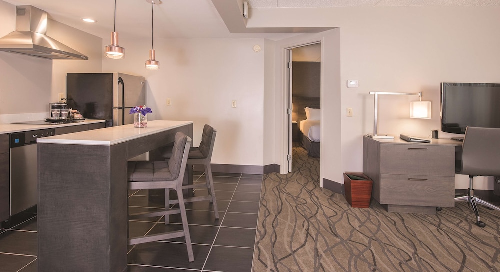 Doubletree by Hilton Hotel Racine Harbourwalk 67/79
