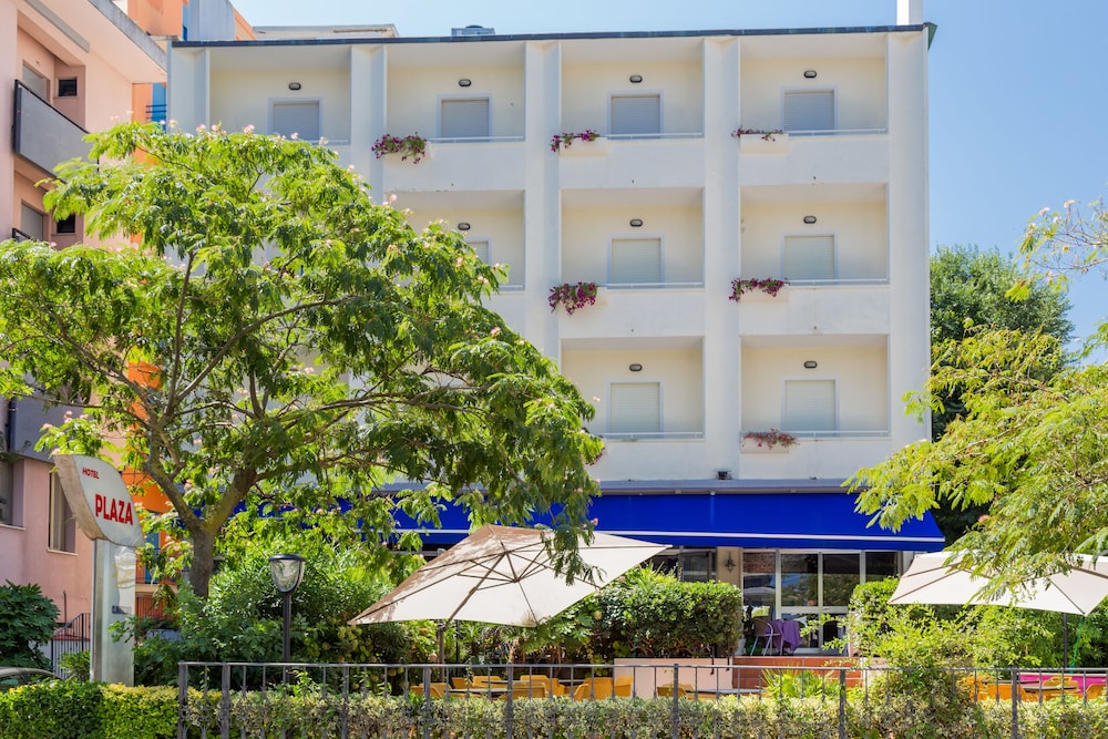 Hotel Plaza 1/22
