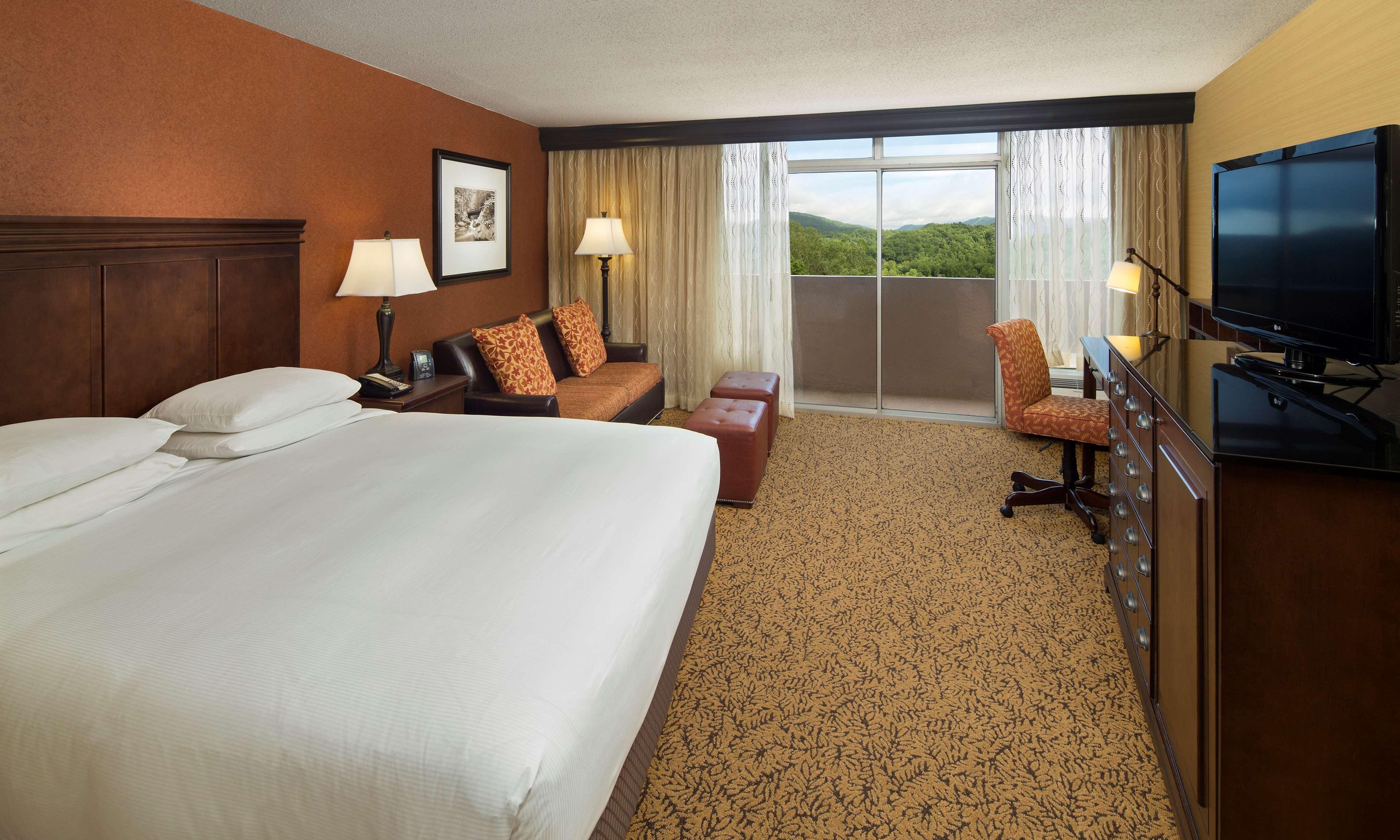 ROOM, KING BED, CITY VIEW, BALCONY