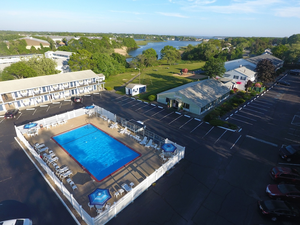 Tidewater Inn 63/70