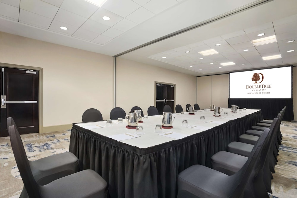 DoubleTree by Hilton Hotel Dallas DFW Airport North 51/53