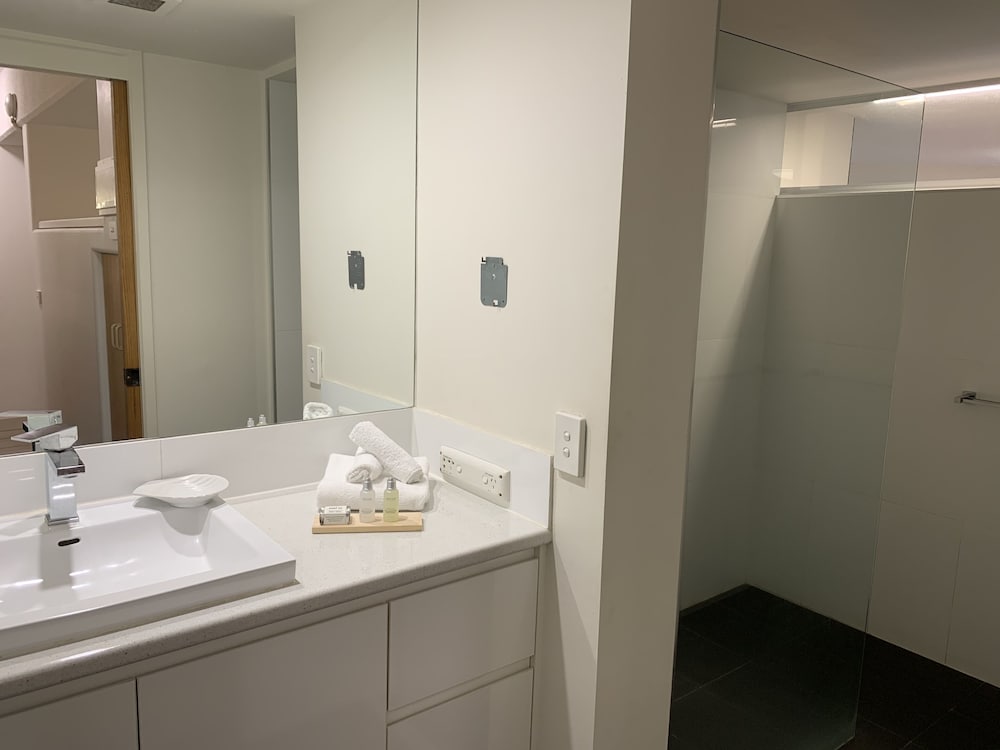 Tiki Hotel Apartments Surfers Paradise 66/71