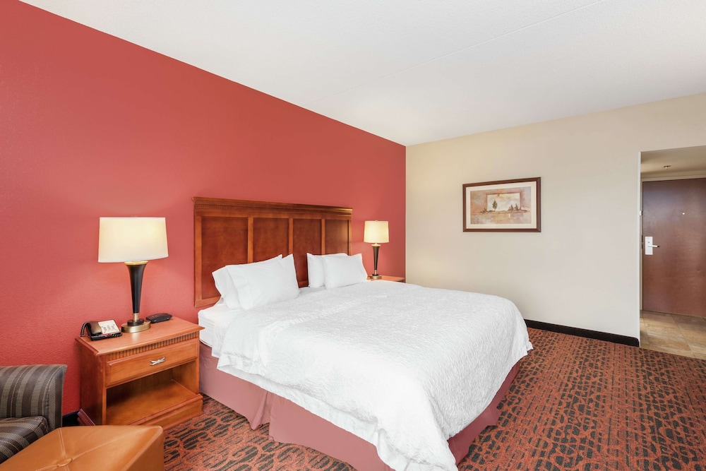 ROOM, KING BED