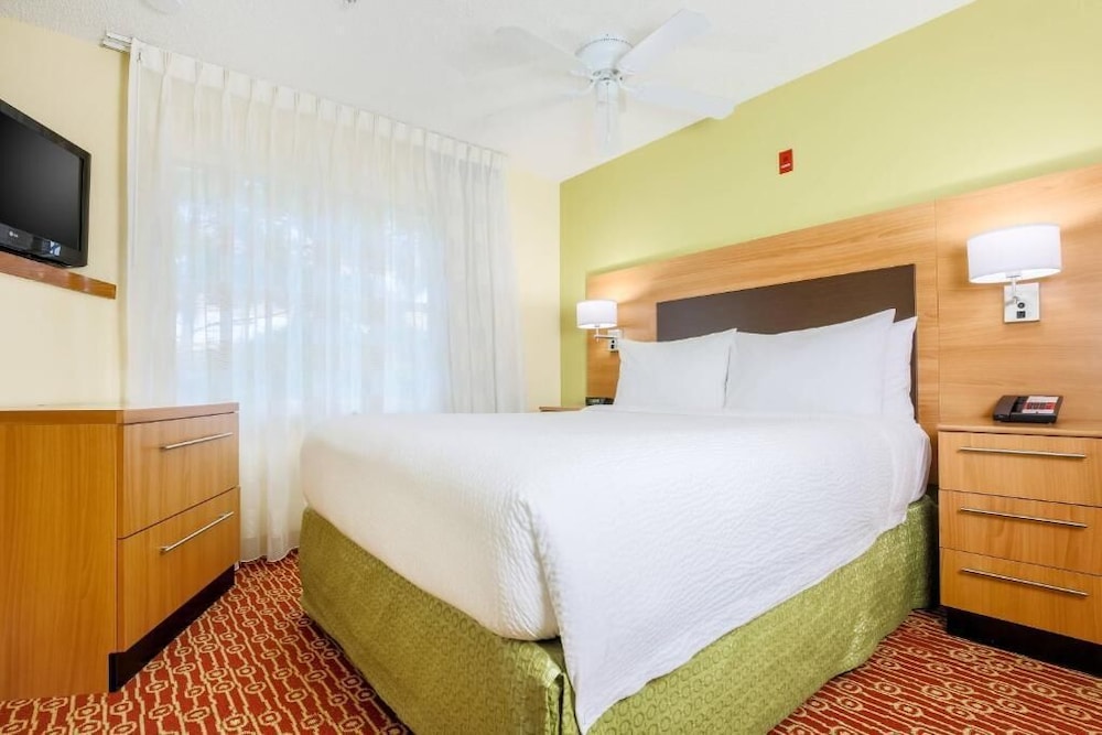 Sonesta Simply Suites Houston Brookhollow 9/32