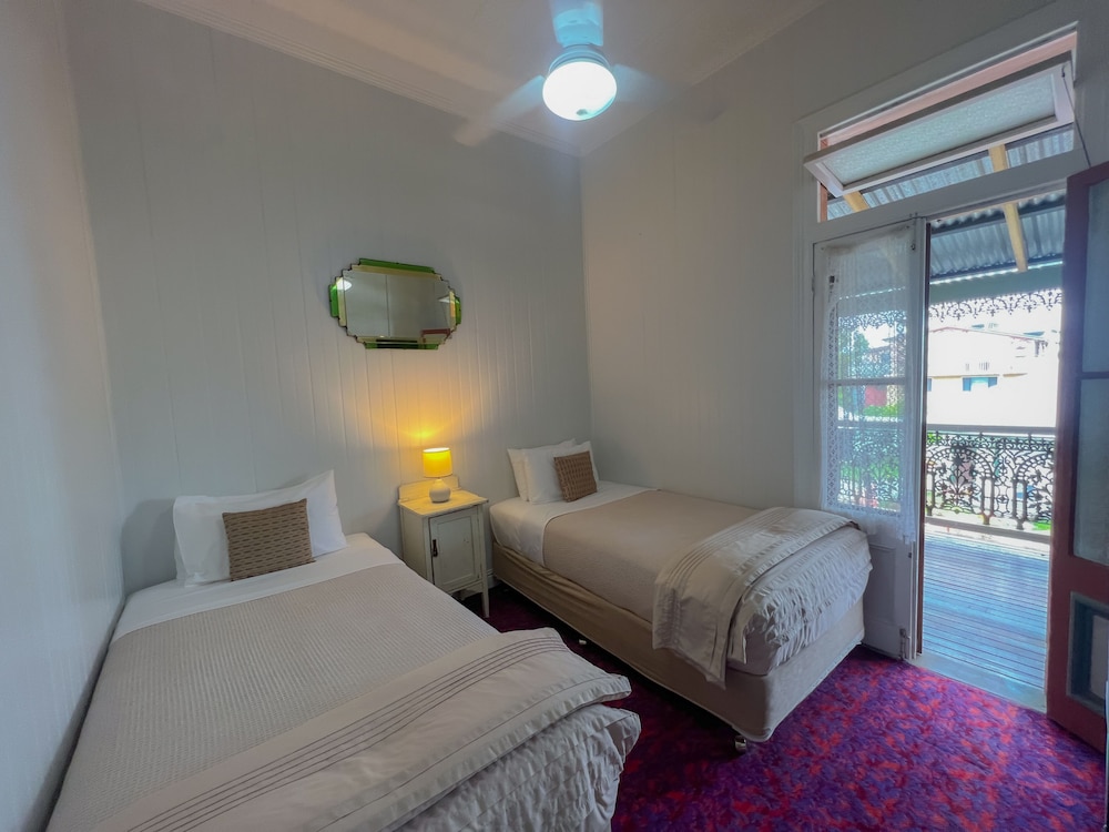 Ulmarra Hotel 16/38