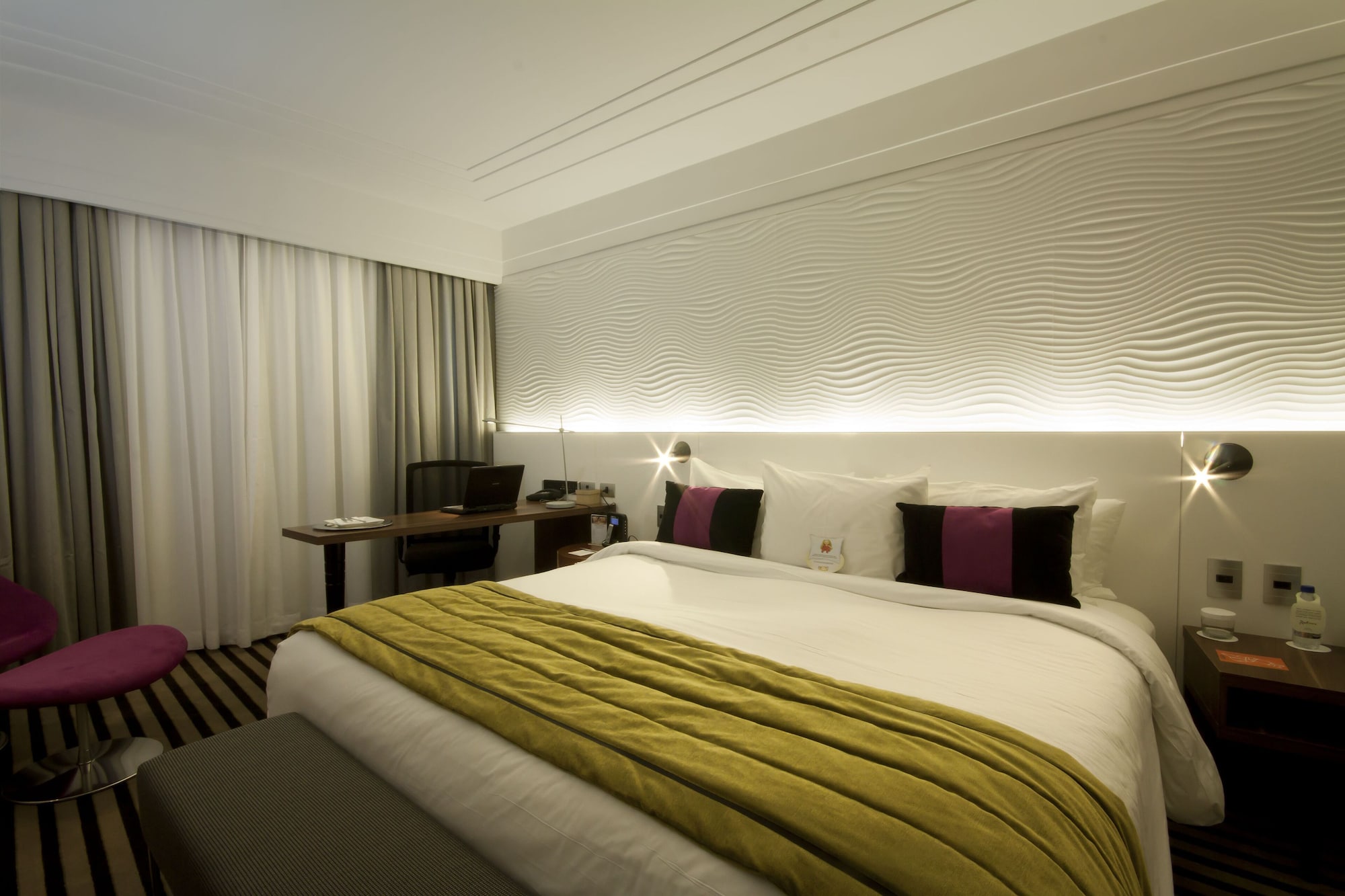 Business, King Bed