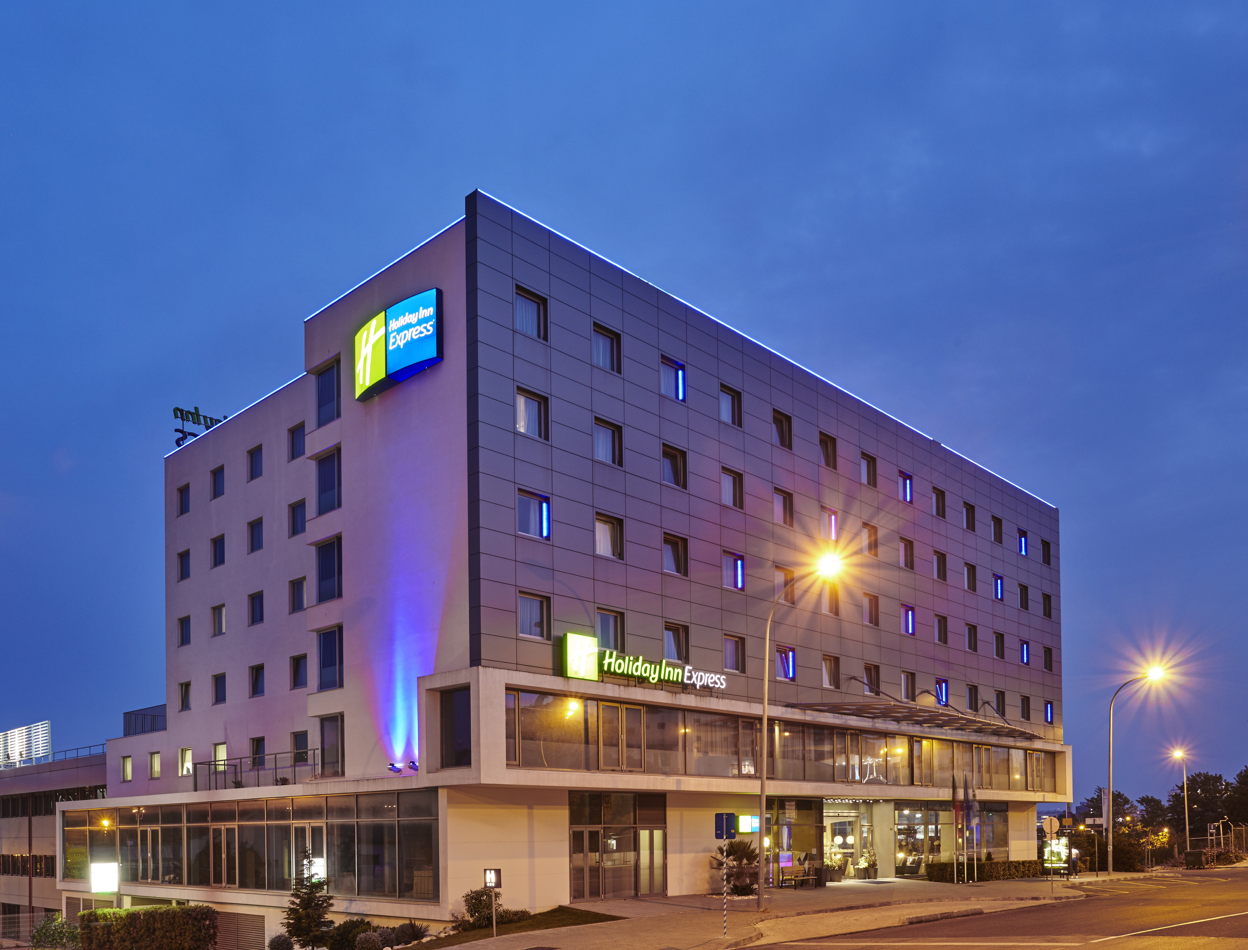 Holiday Inn Express Lisbon Alfragide 6/35
