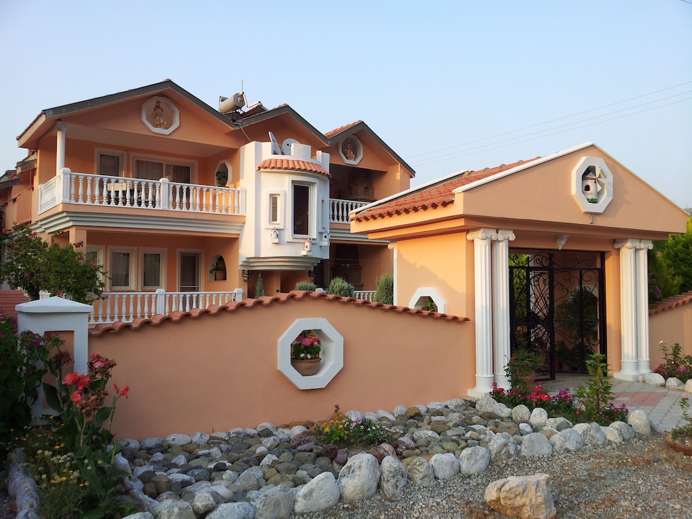 Dalyan Palace 4/76