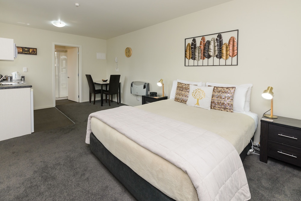 Ellena Court Motel 8/23