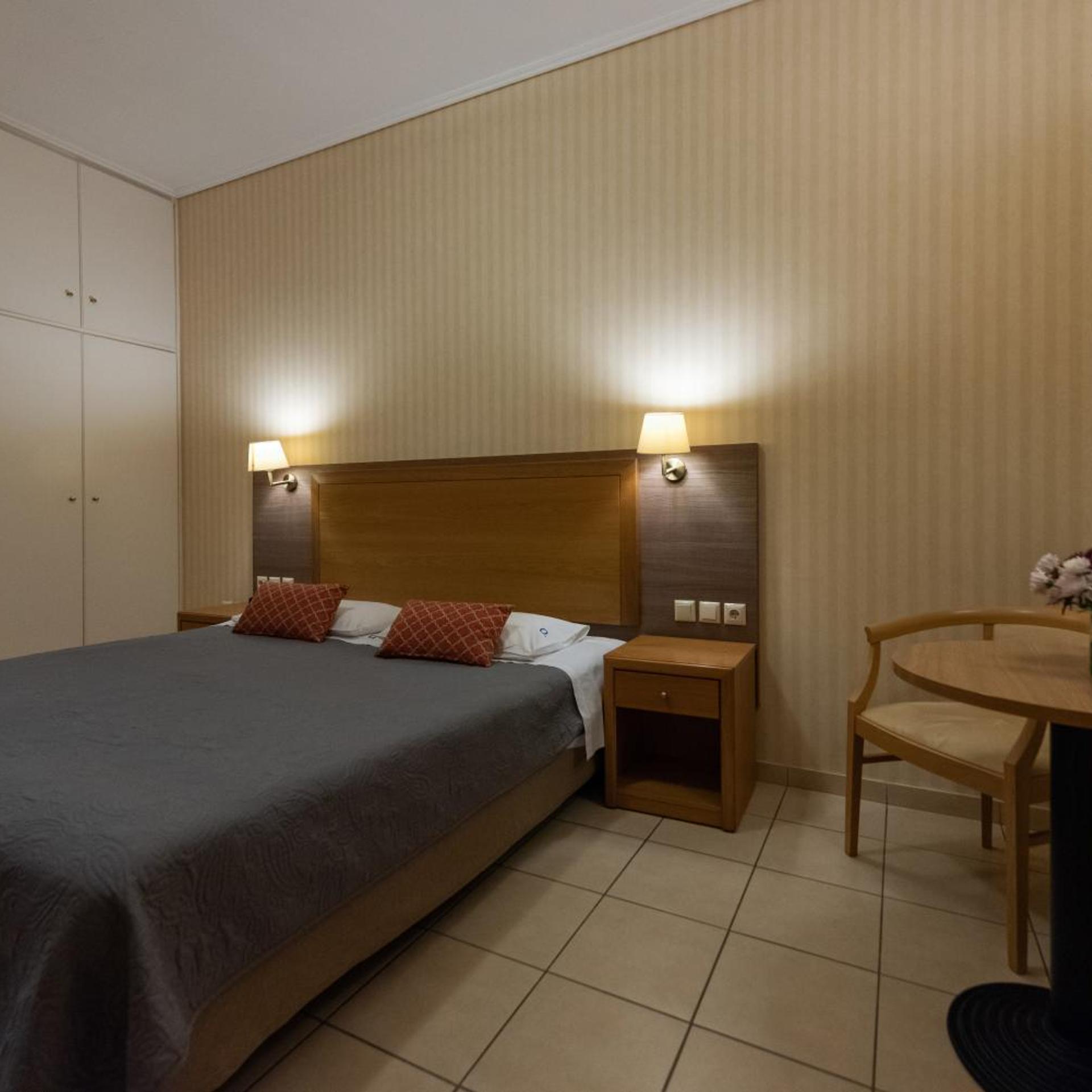 Deluxe, Double Bed, Side Sea View