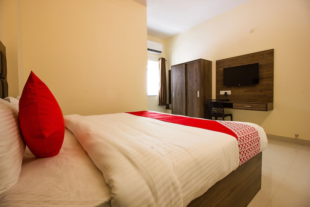 OYO 28637 Gokul Grand 11/27
