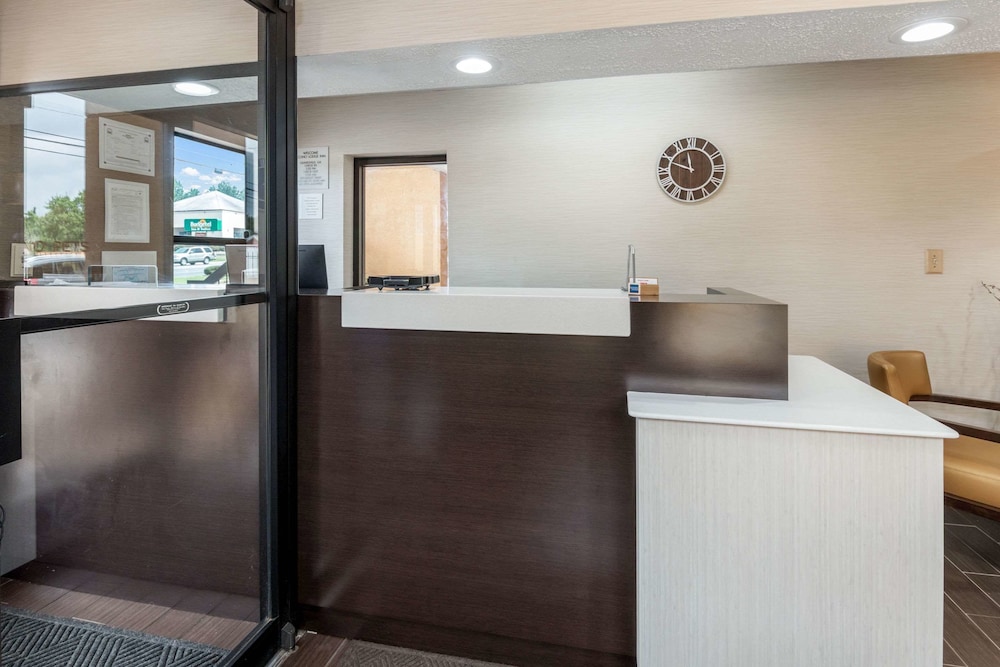Econo Lodge Gainesville Downtown Area 7/33