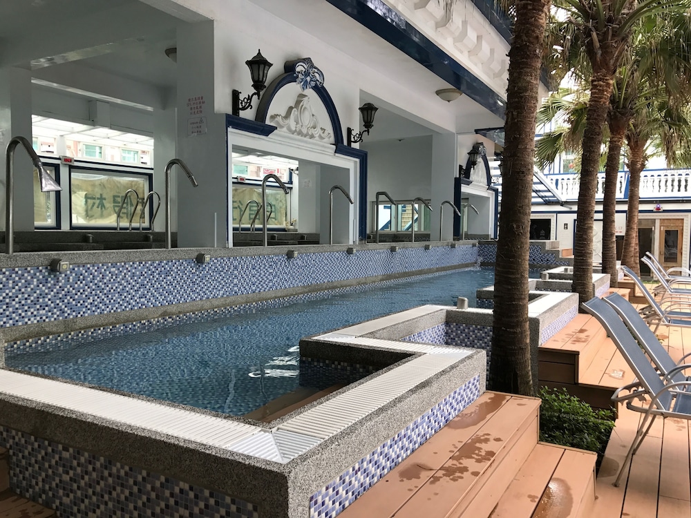 White House Beach Resort 37/71
