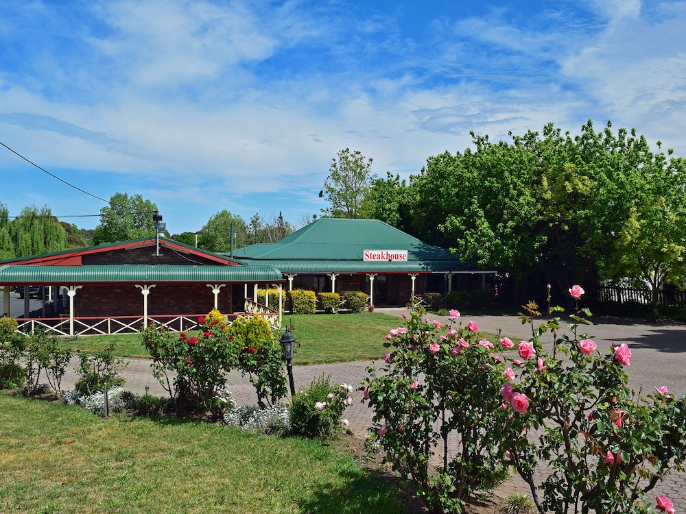 REST POINT MOTOR INN 49/58