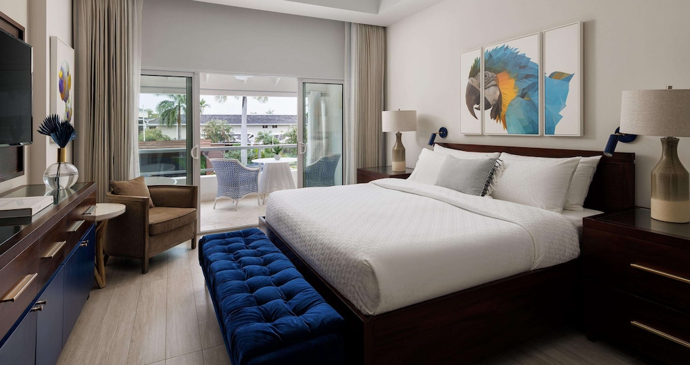 Grand, King Bed, Pool Side, Balcony