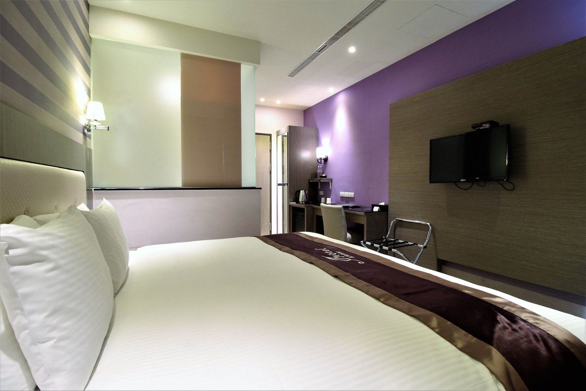 BUSINESS, DOUBLE BED
