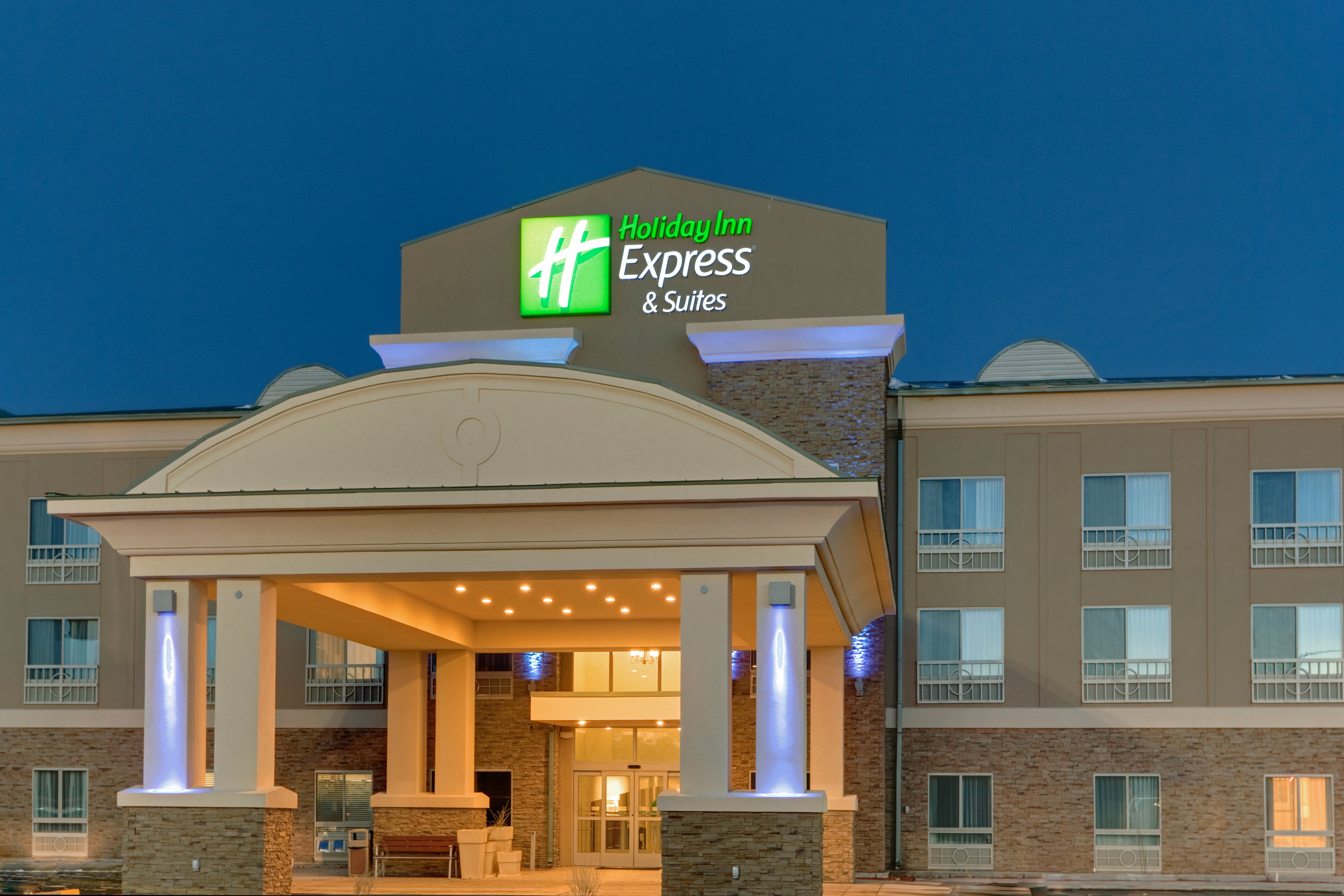 Holiday Inn Express Hotel Suites Grants Milan 1/33