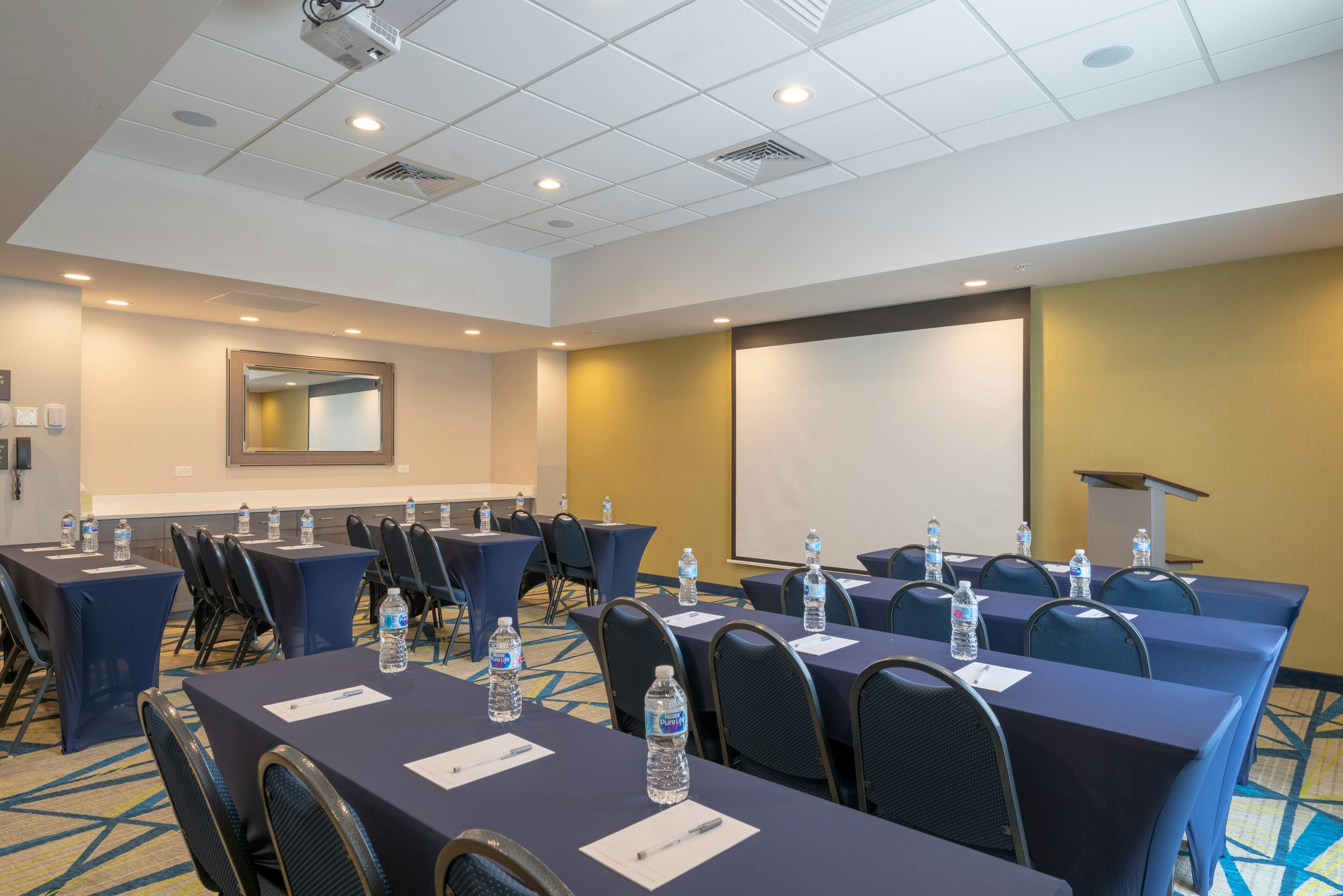 Hampton Inn & Suites Glenarden/Washington DC 33/40