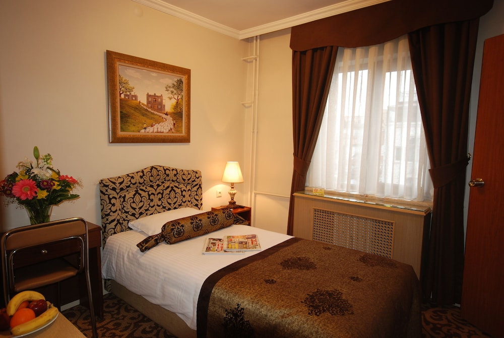 Hotel Mithat 26/60