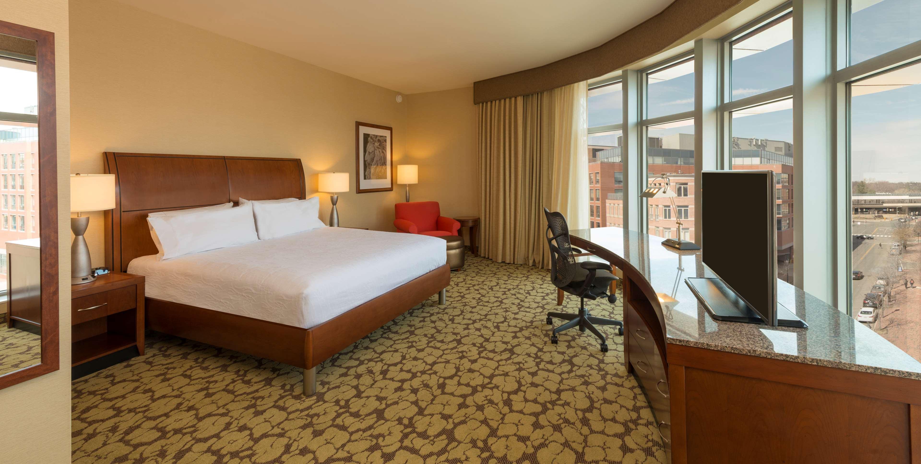 ROOM, KING BED, CITY VIEW, ACCESSIBLE