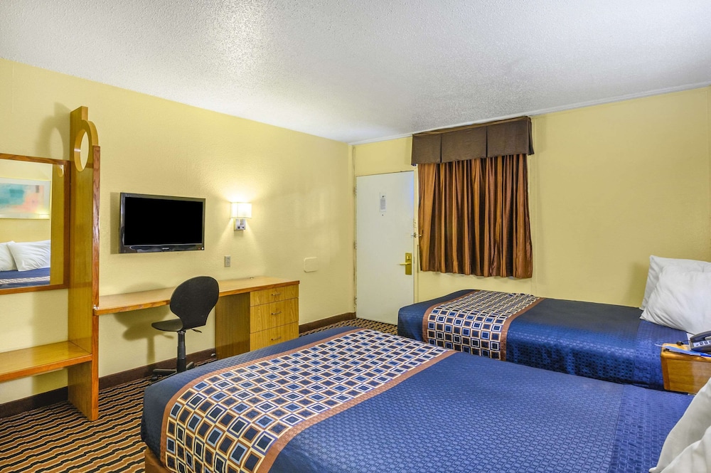 STANDARD, 2 DOUBLE BEDS