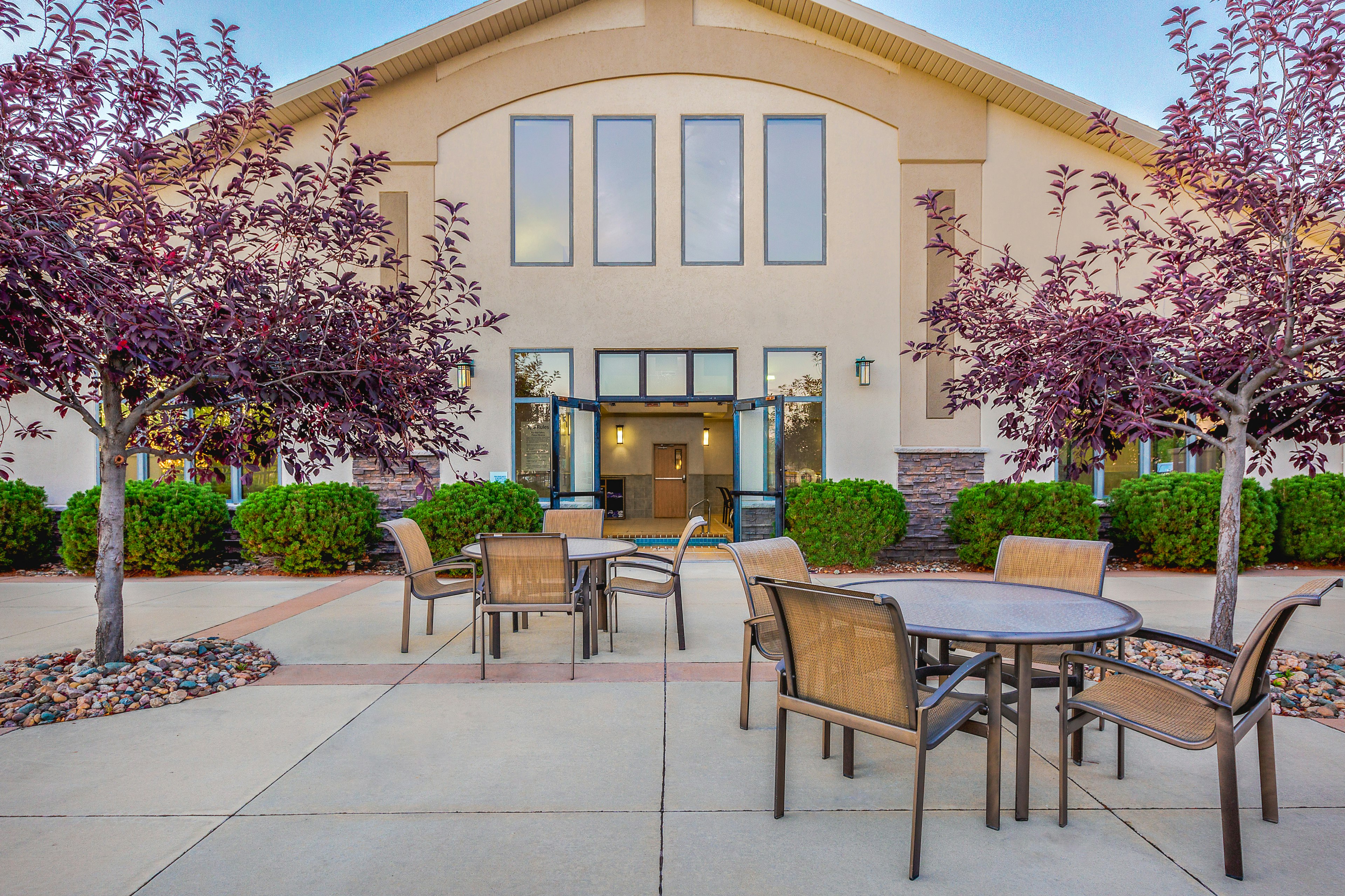 Holiday Inn Express Hotel And Suites Gillette 54/76